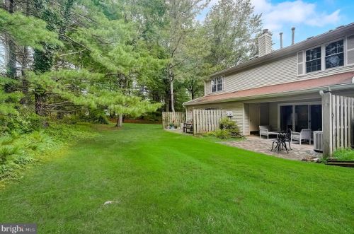 15 Pagoda Ct, Trenton NJ 08648-4830 exterior