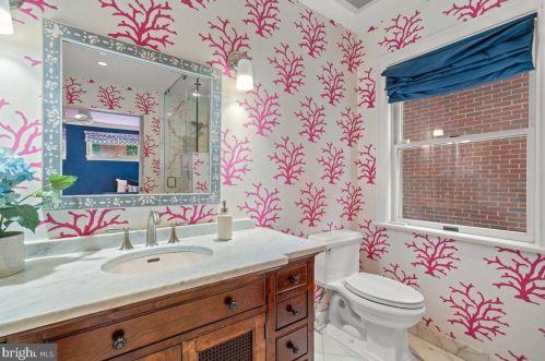 613 Royal St, Alexandria VA  22314-2031 exterior