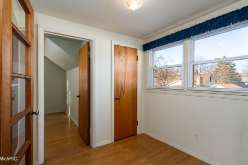 1423 Parkhurst Ave, Grand Rapids MI 49504-2646 exterior