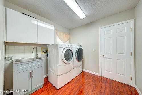 2006 Sykes Crk Dr, Merritt Island FL 32953-3065 exterior