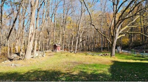 9 Liberty Trl, Fredon NJ 07860-6140 exterior