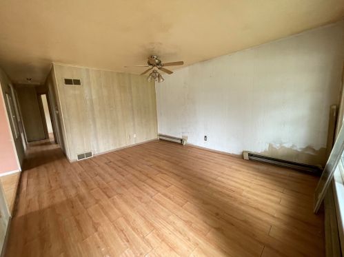 6451 55th St, Milwaukee, WI 53223-5963