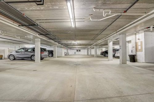 37 Cherokee Cir, Madison WI  53704-8638 exterior