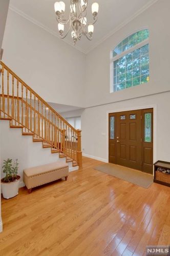 53 County Rd, Demarest, NJ 07627-2503