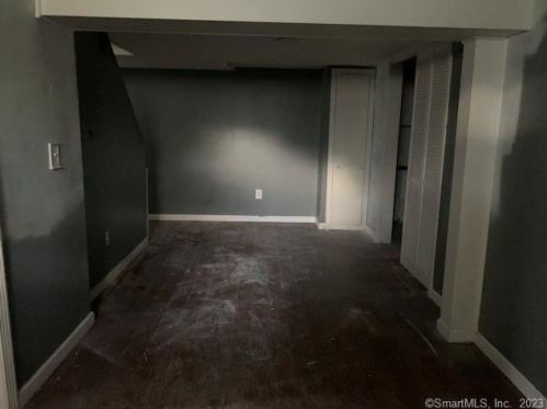 15 Boyle Dr, Enfield CT 06082-5017 exterior