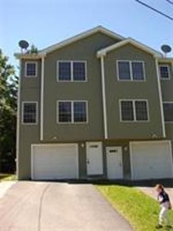 4 Hartwell St, Worcester, MA 01606-1122