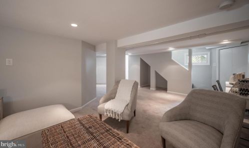 301 Raymond Ave, Alexandria VA 22301-1037 exterior