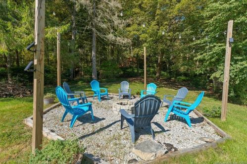 60 Elm St, Deep River CT 06417-1687 exterior