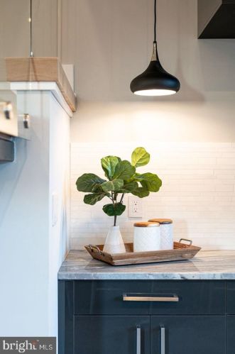 722 Broad St, Philadelphia PA 19146-3119 exterior