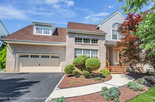 8 Thrush Ct, Old Bridge, NJ 08857-3500