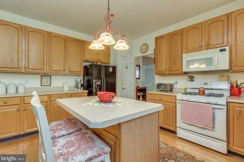 77 Warwick Way, Southampton NJ 08088-1150 exterior