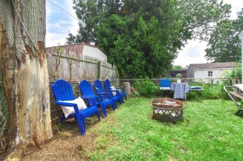 17 Waldorf St, Springfield MA 01109-1837 exterior