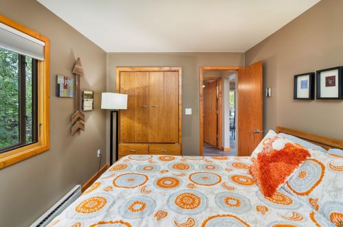 6649 Is Bch Dr, Duluth MN 55803-9379 exterior