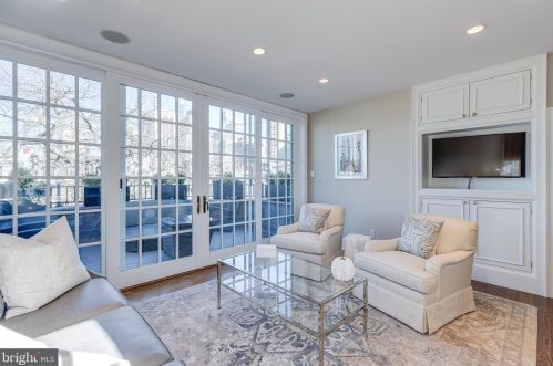 2101 Delancey St, Philadelphia PA 19103-6408 exterior