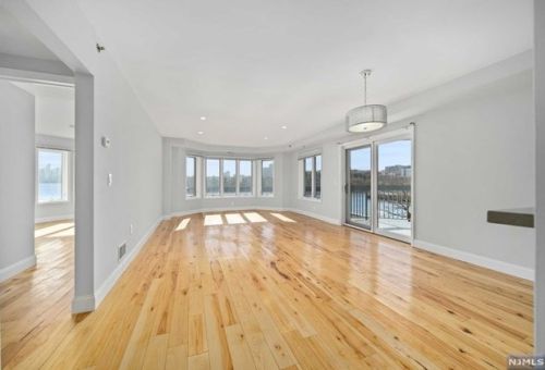 307 Rutledge Ct, Edgewater NJ  07020-1660 exterior