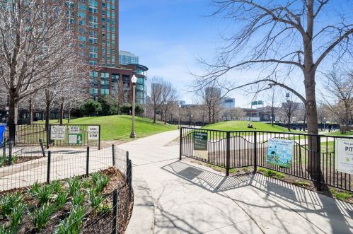 720 Larrabee St, Chicago IL 60654-1874 exterior