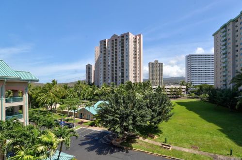 1090 Ala Napunani St, Honolulu HI  96818-1788 exterior