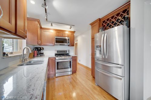 10600 Whipple St, Chicago IL 60645-4110 exterior