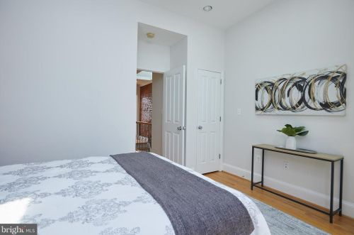 221 E St, Washington DC  20002-7700 exterior