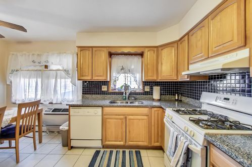 8336 Berwyn Ave, Chicago IL 60656-1430 exterior