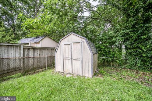 6928 Westhampton Dr, Alexandria VA 22307-1528 exterior