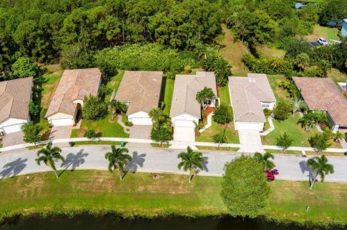 236 Coconut Key Way, Fort Pierce FL 34986-1911 exterior