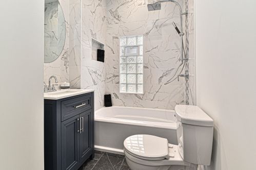 1325 Pryor Ave, Milwaukee WI  53207-1869 exterior