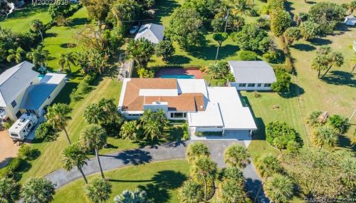 7409 Indian River Dr, Fort Pierce, FL 34982-7810