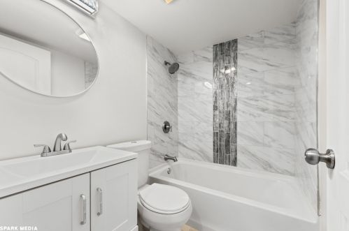 8450 Euclid Ave, Chicago IL 60617-2260 exterior