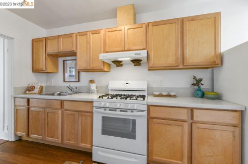 1241 Burnett St, Berkeley CA 94702-2407 exterior