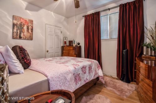 3004 Touhy Ave, Chicago IL 60645-2938 exterior