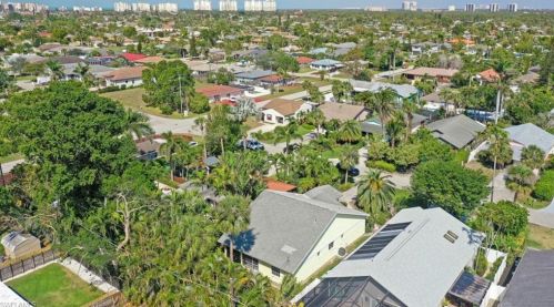 812 102 Ave, Naples FL 34108-3216 exterior