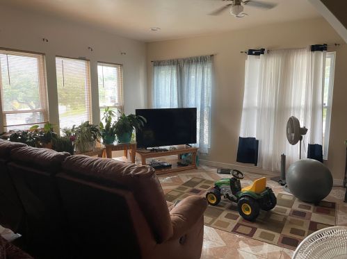 515 Jefferson St, Joliet IL 60435-6743 exterior