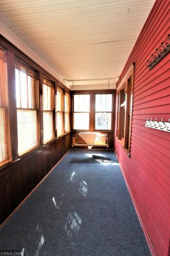 1023 Burns Ave, Saint Paul, MN 55106-6718