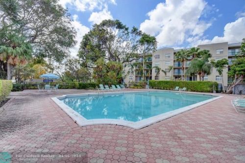 17 Royal Palm Way, Boca Raton FL 33432-8758 exterior