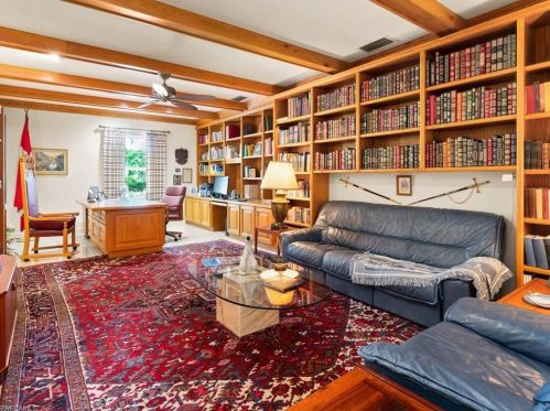 4724 Oak Leaf Dr, Naples FL 34119-8575 exterior