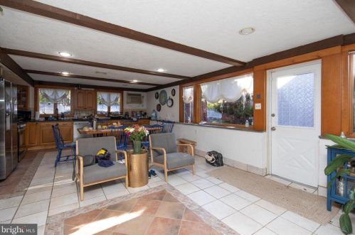 2367 Vly Rd, Huntingdon Valley PA 19006-6007 exterior