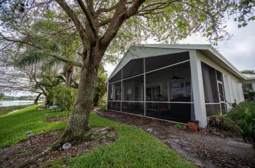 146 Berkeley Ave, Fort Pierce, FL 34986-3594