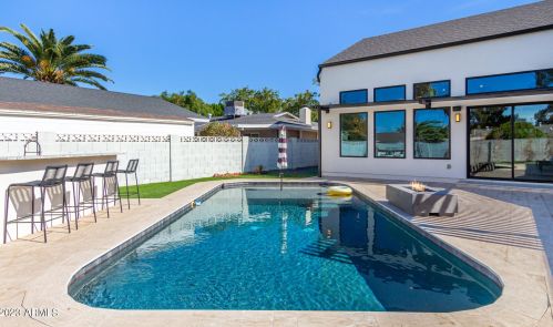 3118 42nd St, Phoenix AZ  85018-6418 exterior