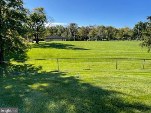 1036 Gum Pl, Huntingdon Valley PA 19006-1716 exterior