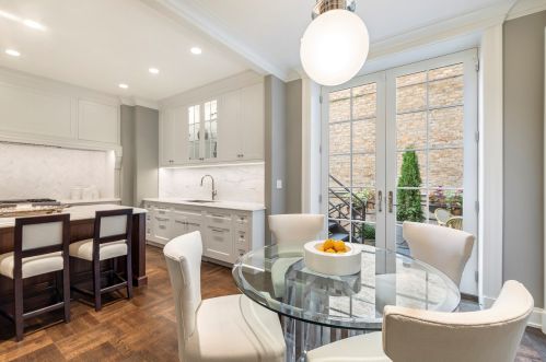 1521 State Pkwy, Chicago IL 60610-1613 exterior