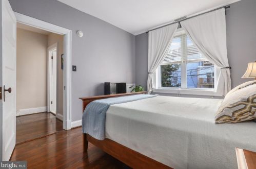 2132 Newport Pl, Washington DC 20037-3002 exterior