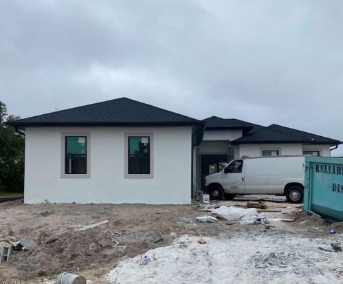 2393 54th Ave, Naples, FL 34120-8415