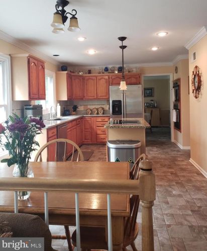 2495 Dawn Dr, Alexandria VA  22306-1600 exterior