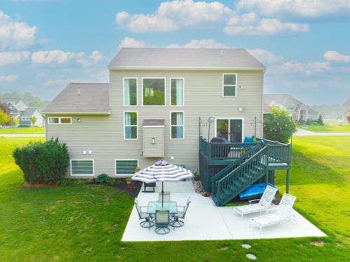 6308 Norfolk Dr, Meskegon MI 49444-7894 exterior