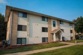 1311 Oakland Rd, Cedar Rapids IA  52402-3986 exterior