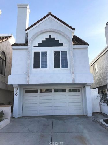 320 Rossmore Dr, Oxnard CA  93035-4465 exterior