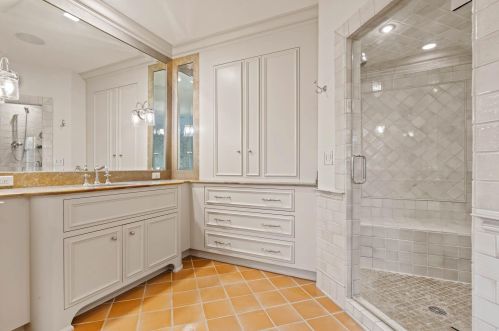 9303 Vly Hl Rd, Milwaukee WI 53217-1039 exterior