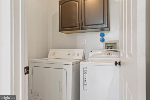 50 Danielle Ct, Trenton NJ  08648-1451 exterior