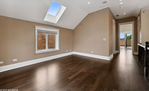 2514 Marshfield Ave, Chicago IL 60614-1907 exterior